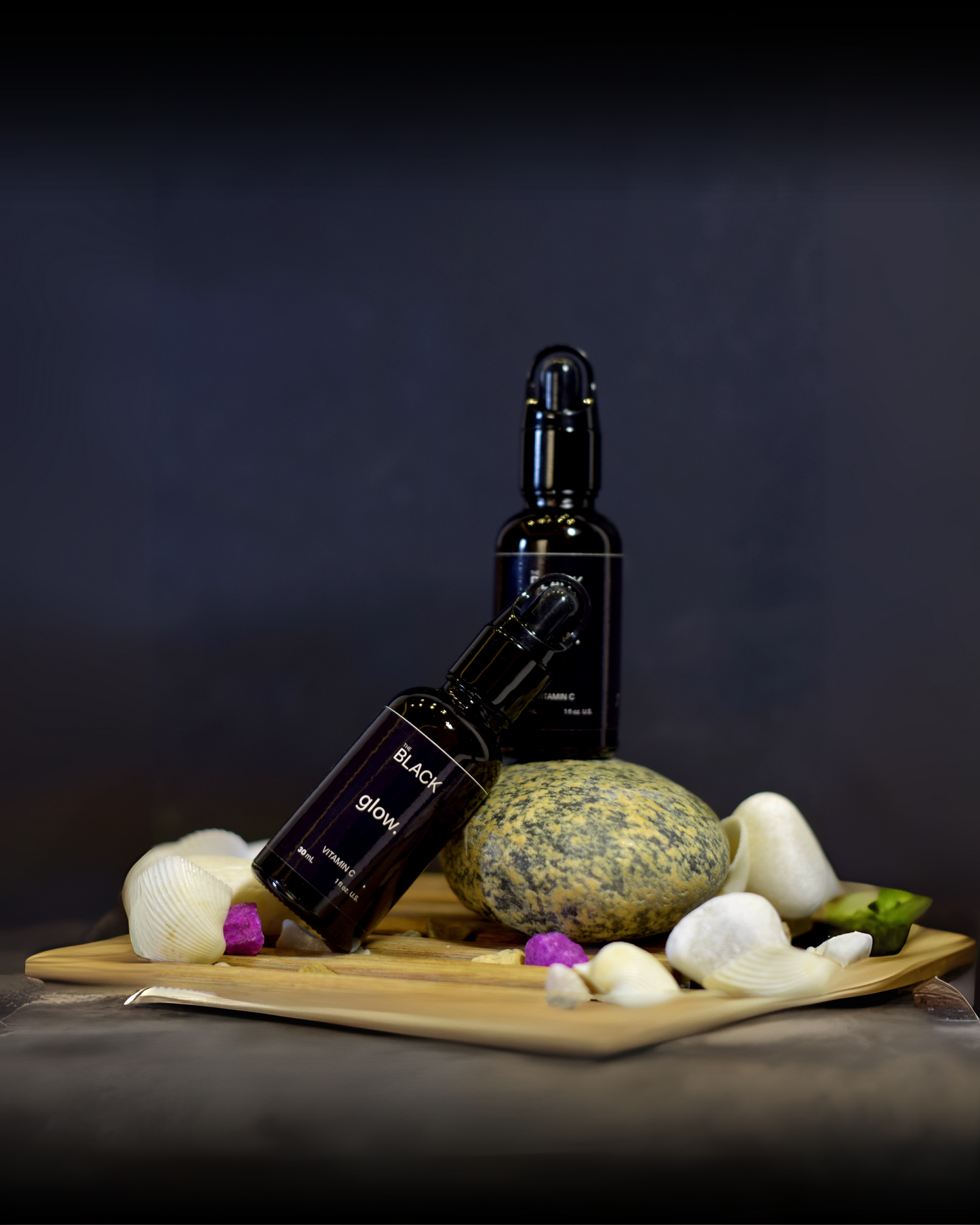 THE BLACK VITAMIN C BRIGHTENING SERUM (30ml)