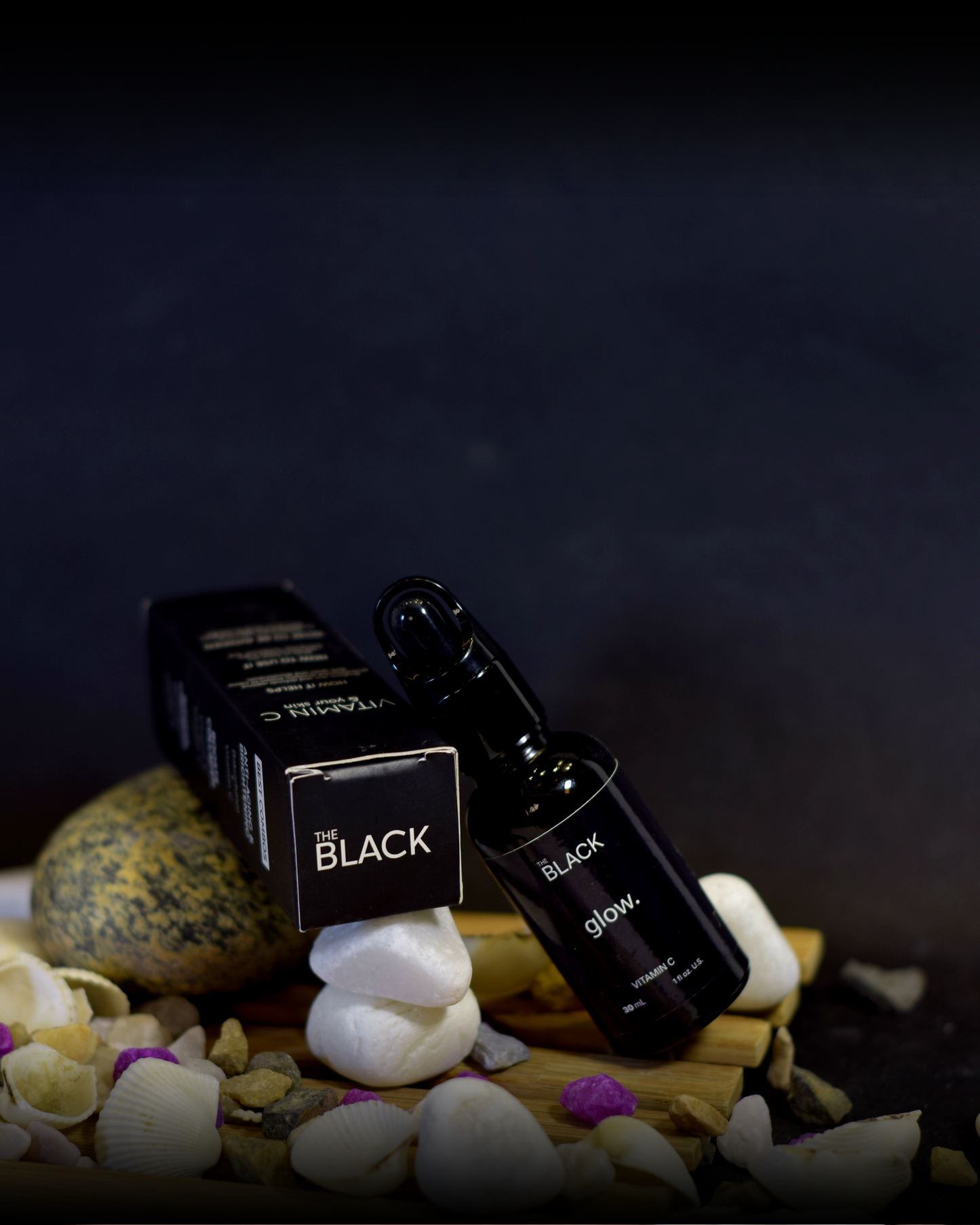 THE BLACK VITAMIN C BRIGHTENING SERUM (30ml)